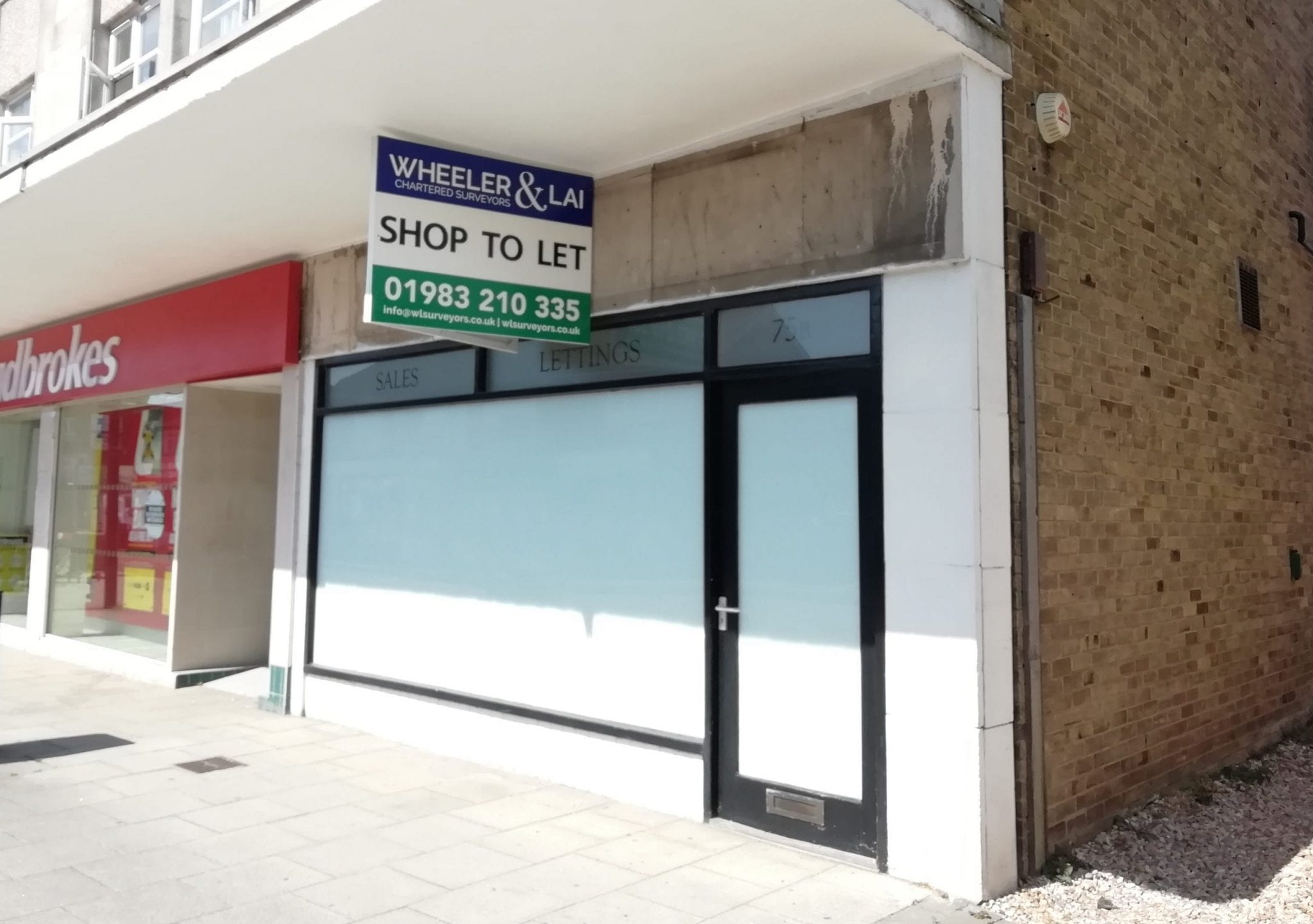 Shop to let